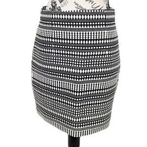 Chelsea & Theodore Women's Size 2 Boho Geometric Zip Up Skirt